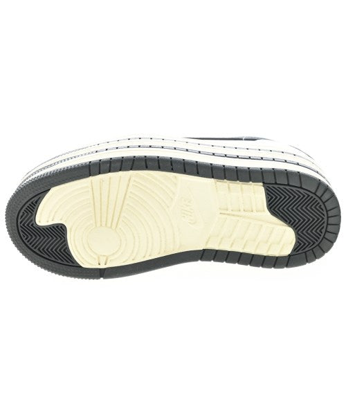NIKE รองเท้าผ้าใบ
