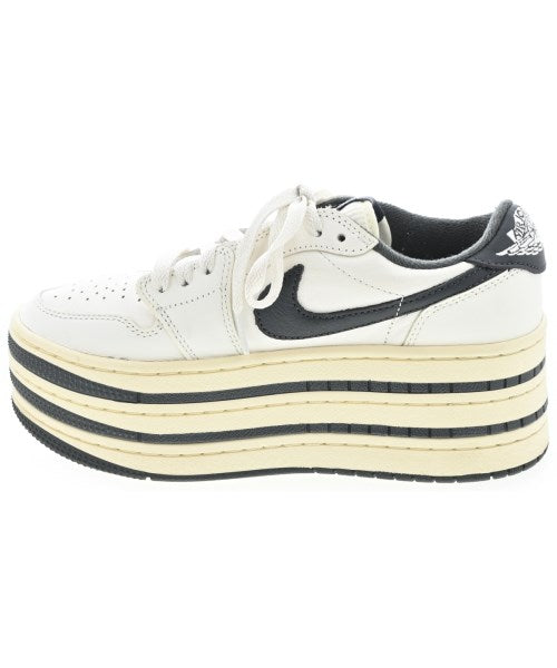NIKE รองเท้าผ้าใบ