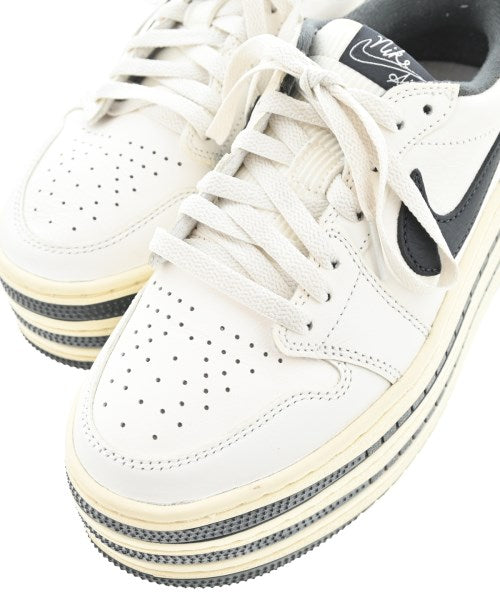 NIKE รองเท้าผ้าใบ