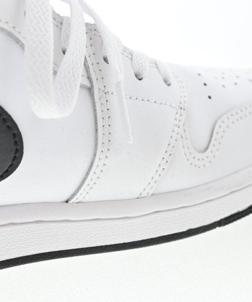 NIKE รองเท้าผ้าใบ