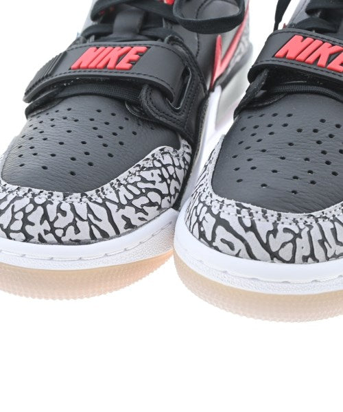 NIKE รองเท้าผ้าใบ