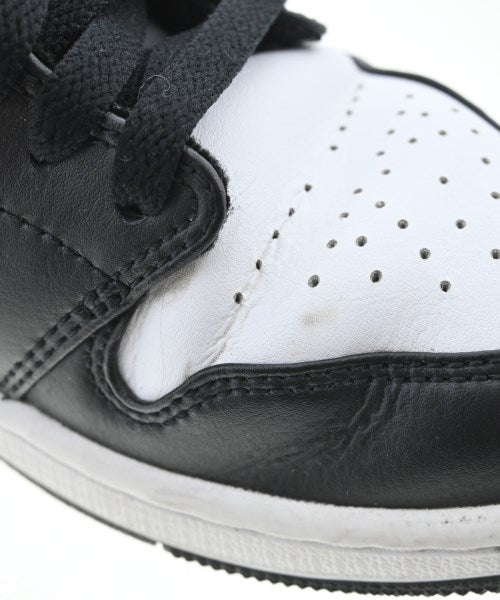 NIKE รองเท้าผ้าใบ