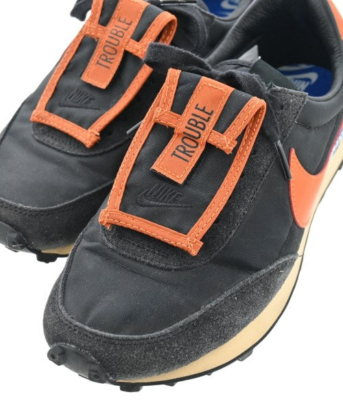 NIKE รองเท้าผ้าใบ