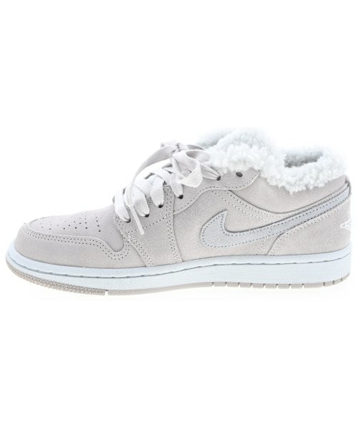 NIKE รองเท้าผ้าใบ