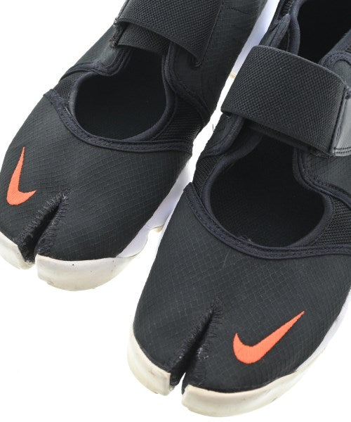 NIKE รองเท้าผ้าใบ