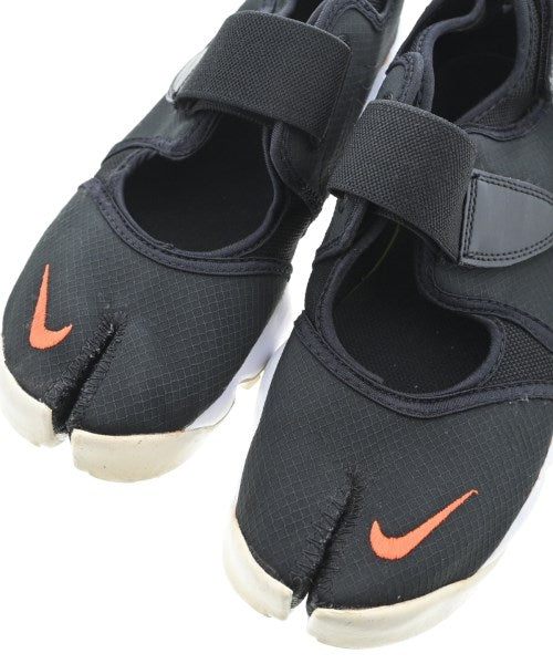 NIKE รองเท้าผ้าใบ