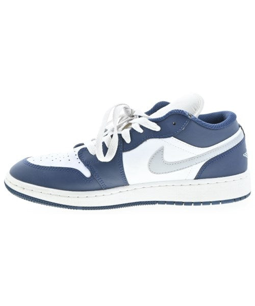 NIKE รองเท้าผ้าใบ