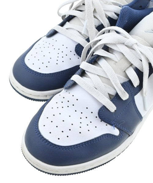 NIKE รองเท้าผ้าใบ
