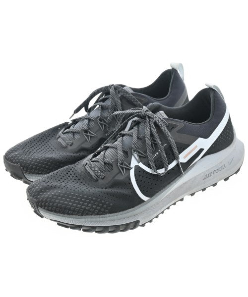 NIKE รองเท้าผ้าใบ