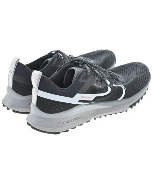 NIKE รองเท้าผ้าใบ