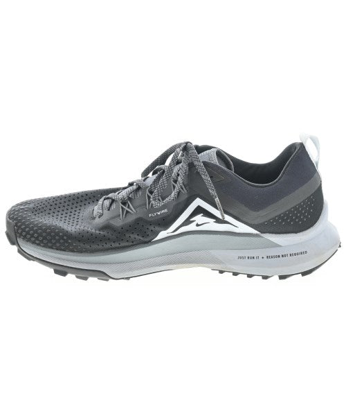 NIKE รองเท้าผ้าใบ