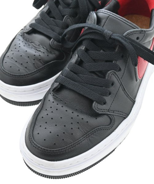 NIKE รองเท้าผ้าใบ