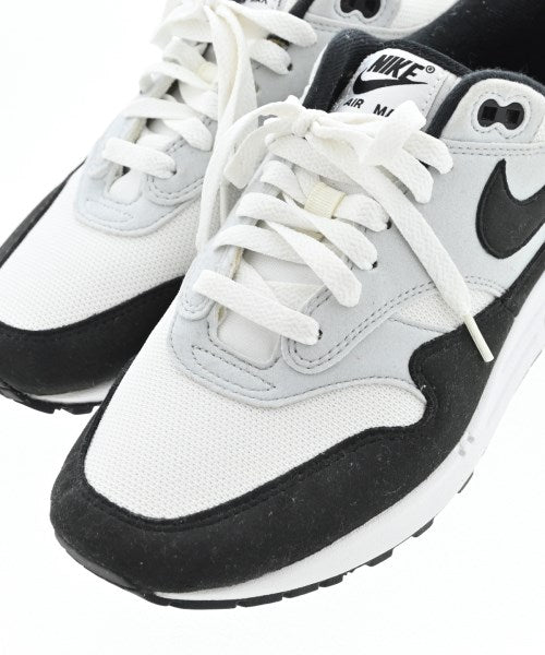 NIKE รองเท้าผ้าใบ