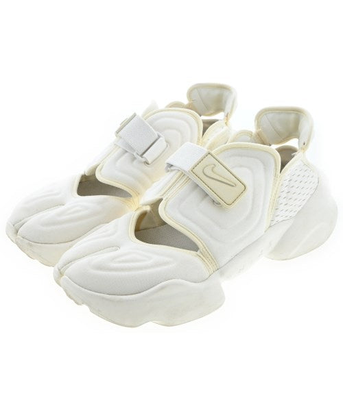 NIKE รองเท้าผ้าใบ
