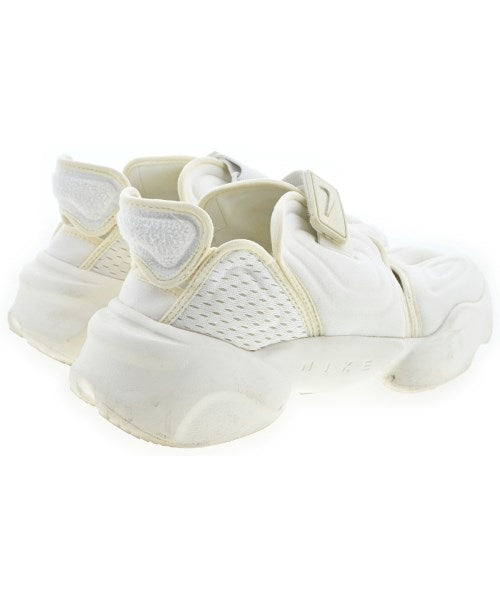NIKE รองเท้าผ้าใบ