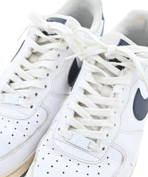 NIKE รองเท้าผ้าใบ