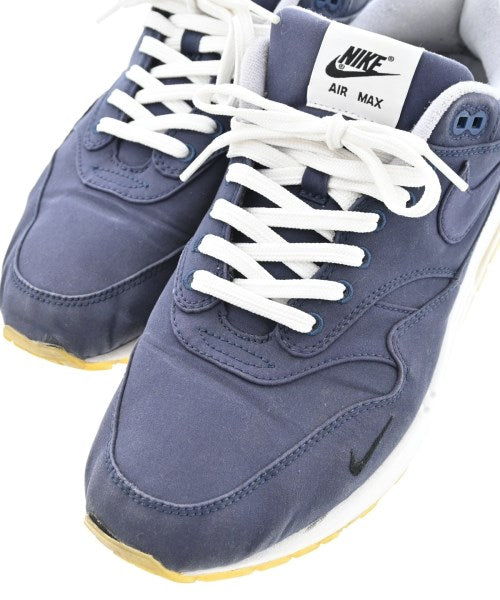 NIKE รองเท้าผ้าใบ