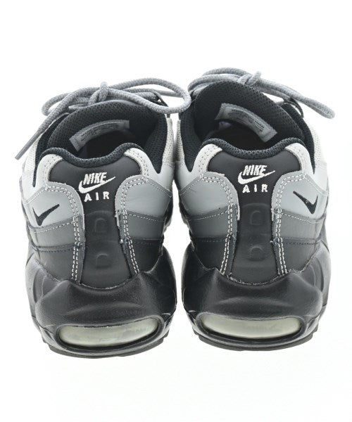 NIKE รองเท้าผ้าใบ