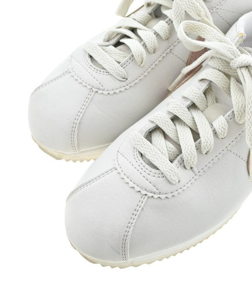NIKE รองเท้าผ้าใบ