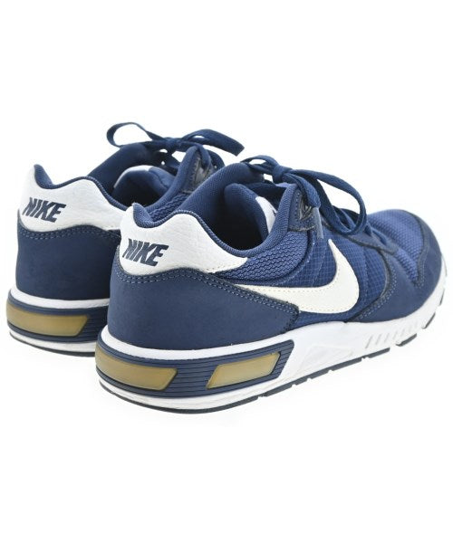 NIKE รองเท้าผ้าใบ