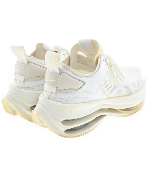 NIKE รองเท้าผ้าใบ
