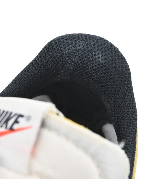 NIKE รองเท้าผ้าใบ