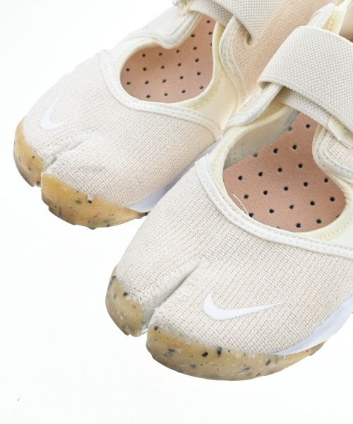 NIKE รองเท้าผ้าใบ