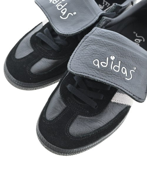 adidas รองเท้าผ้าใบ