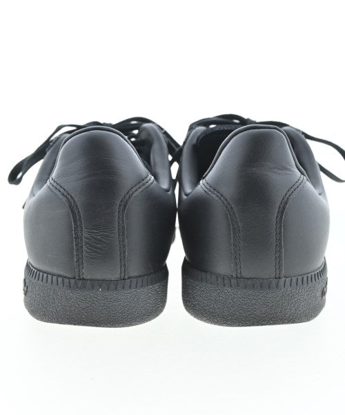 adidas รองเท้าผ้าใบ