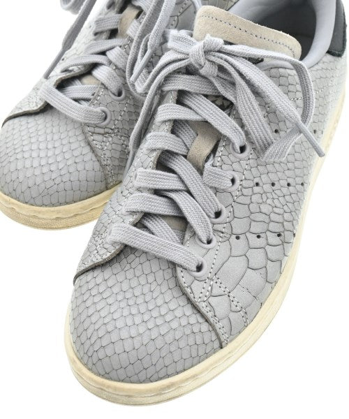 adidas รองเท้าผ้าใบ