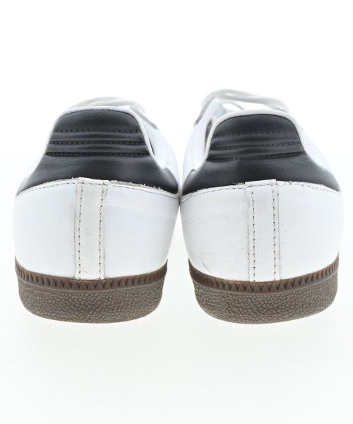 adidas รองเท้าผ้าใบ