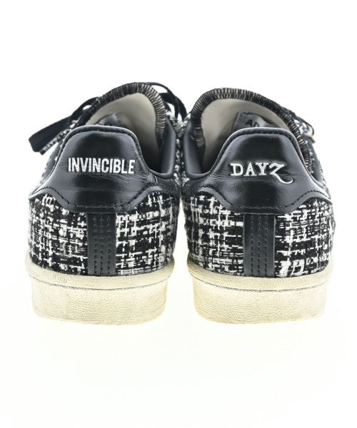 adidas รองเท้าผ้าใบ