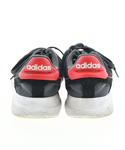 adidas รองเท้าผ้าใบ