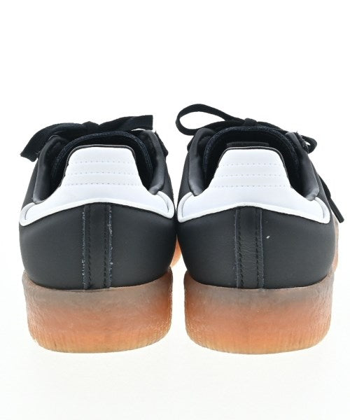 adidas รองเท้าผ้าใบ