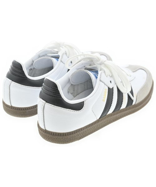 adidas รองเท้าผ้าใบ