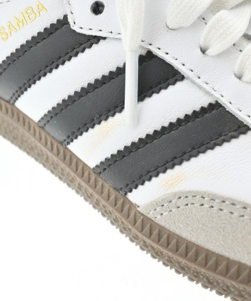 adidas รองเท้าผ้าใบ