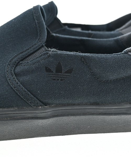 adidas รองเท้าผ้าใบ