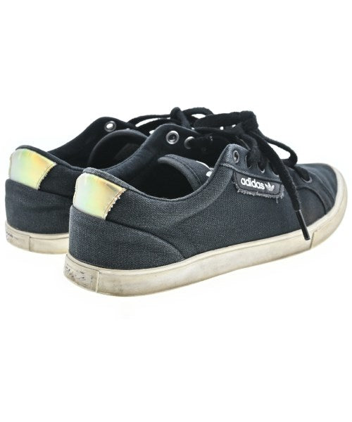 adidas รองเท้าผ้าใบ