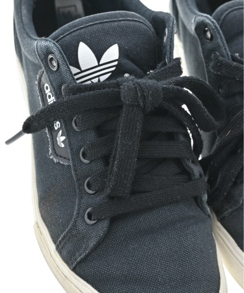 adidas รองเท้าผ้าใบ