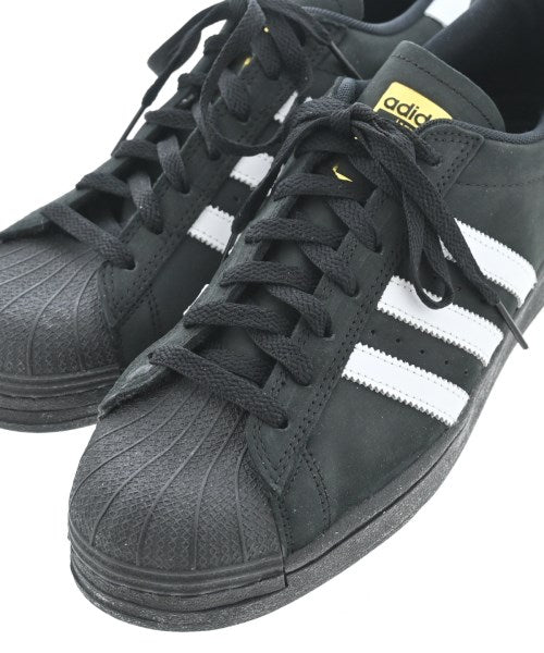 adidas รองเท้าผ้าใบ