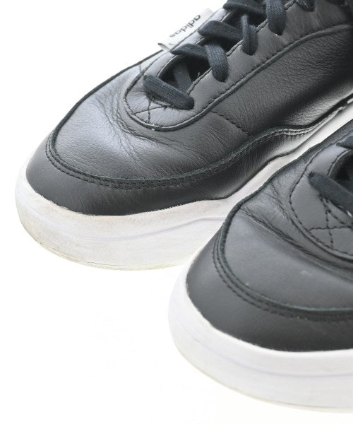 adidas รองเท้าผ้าใบ