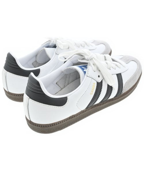 adidas รองเท้าผ้าใบ