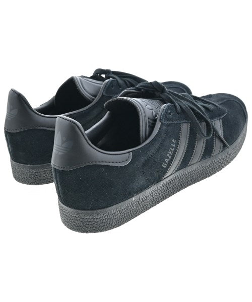 adidas รองเท้าผ้าใบ