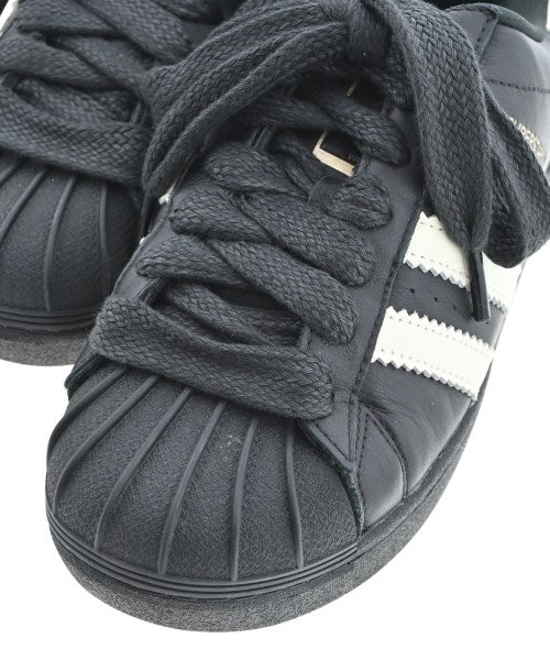 adidas รองเท้าผ้าใบ