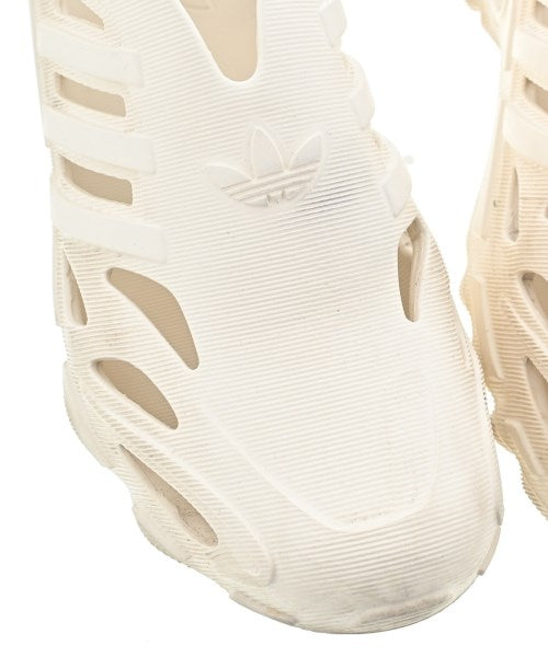 adidas รองเท้าผ้าใบ