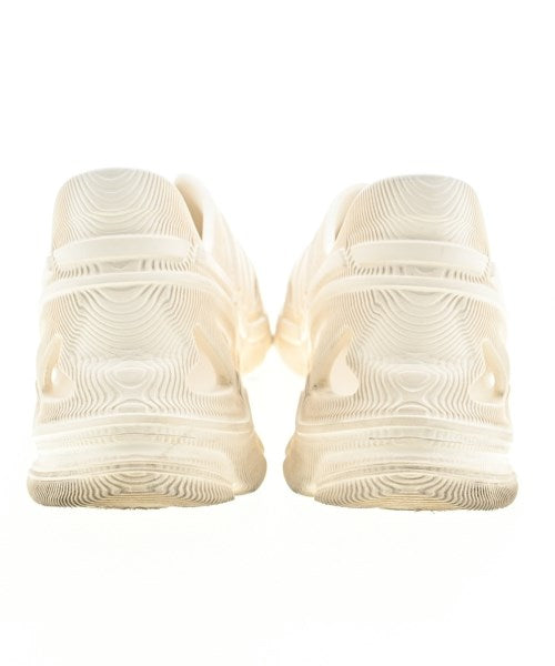 adidas รองเท้าผ้าใบ