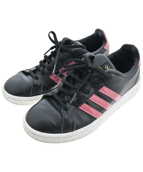 adidas รองเท้าผ้าใบ