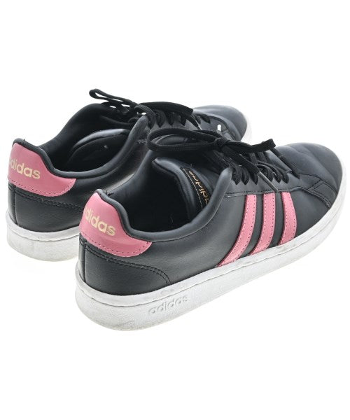 adidas รองเท้าผ้าใบ