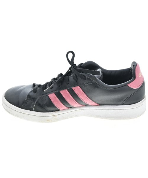 adidas รองเท้าผ้าใบ