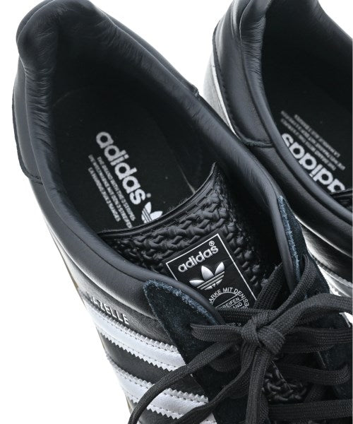 adidas รองเท้าผ้าใบ